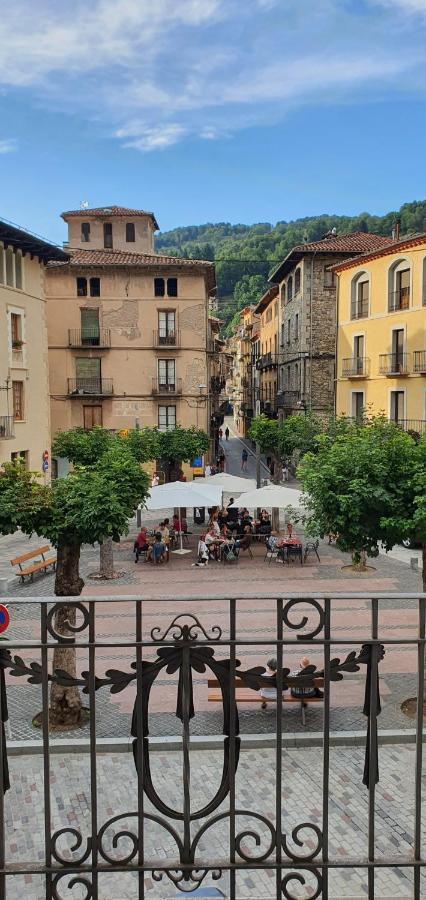 El Mussol De La Vila Camprodon, Balconets Amb Vistes A La Placa Екстер'єр фото