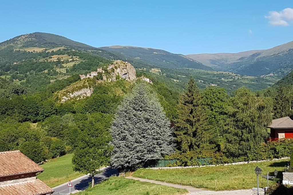 El Mussol De La Vila Camprodon, Balconets Amb Vistes A La Placa Екстер'єр фото