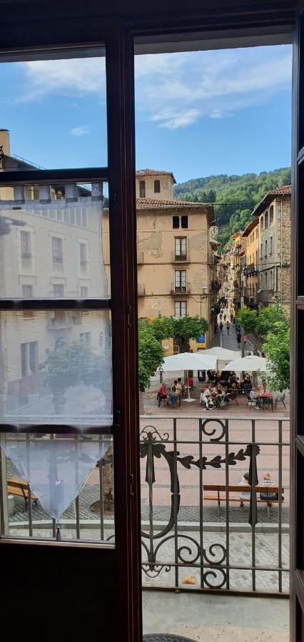 El Mussol De La Vila Camprodon, Balconets Amb Vistes A La Placa Екстер'єр фото